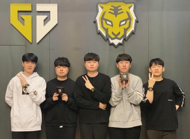 随后通过定 随后通过定